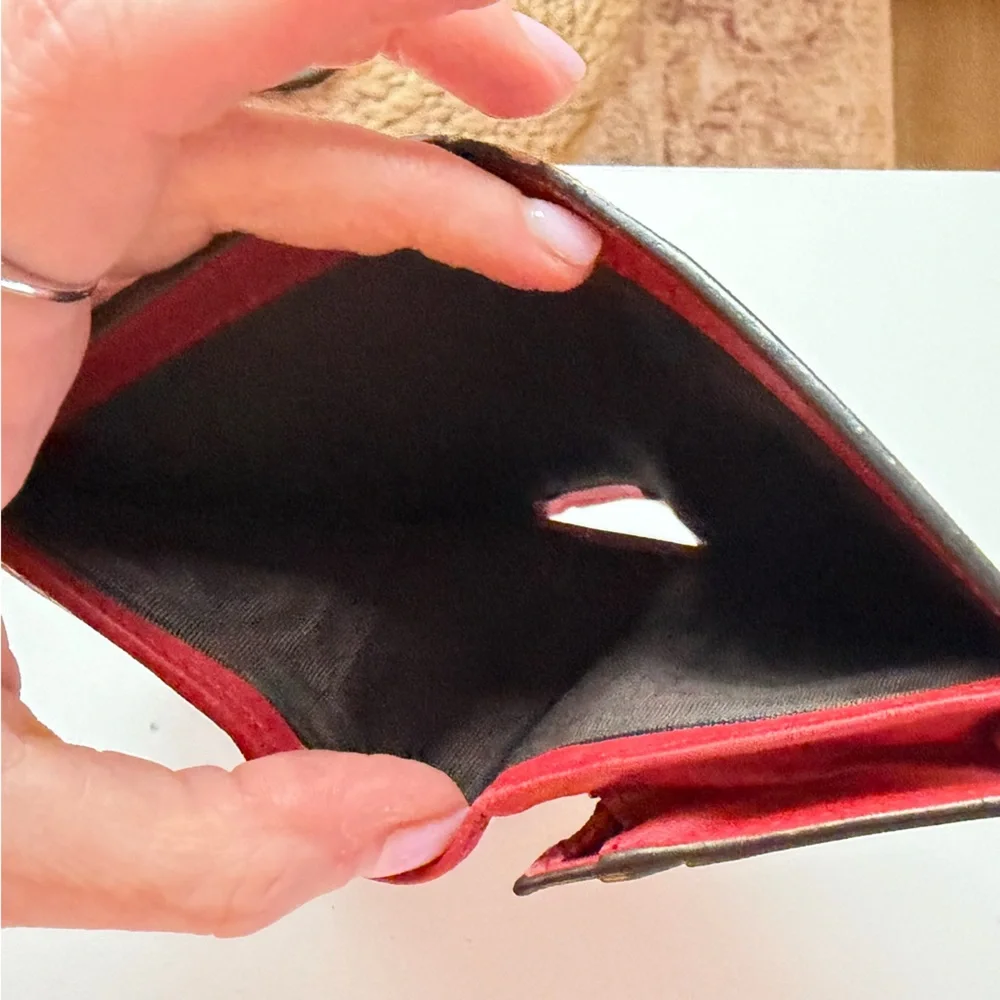 🍒 Gucci GG Supreme Cherry Crystal Compact Wallet - Picture 10 of 13